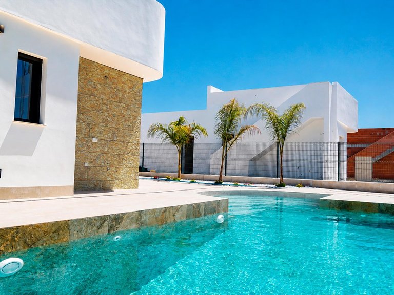 Villa for Sale in Los Montesinos, Alicante 3