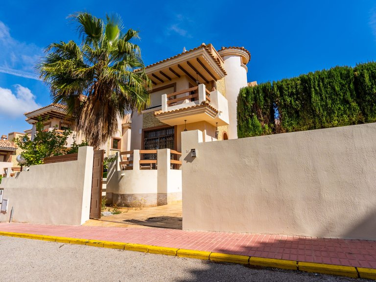 Villa for Sale in Costa Blanca Orihuela Costa, Alicante 9