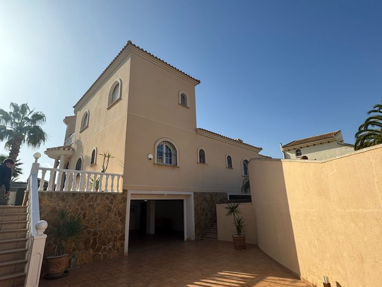 Villa for Sale in Costa Blanca Orihuela Costa, Alicante 3