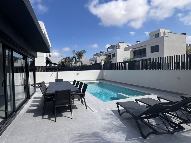 Villa for Sale in Inland Algorfa, Alicante 3