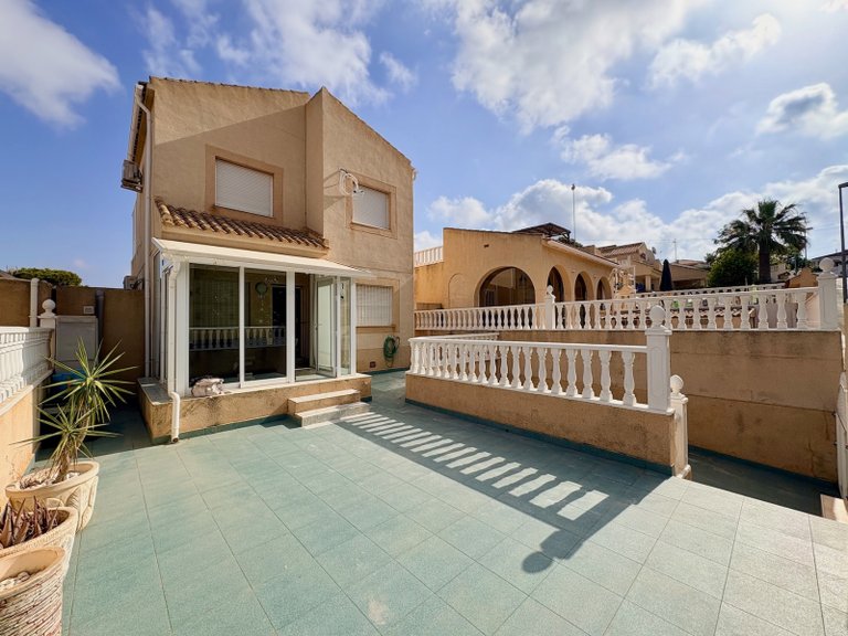 Villa for Sale in Los Balcones, Alicante 2