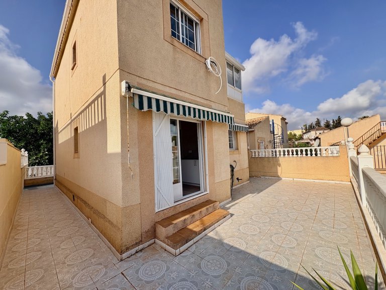 Villa for Sale in Los Balcones, Alicante 28