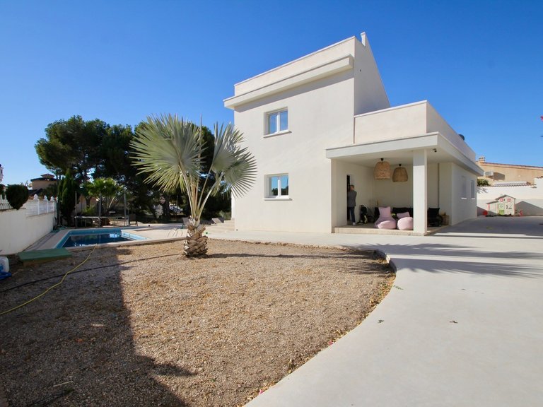 Villa for Sale in Rojales, Alicante 2
