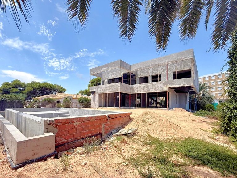 Villa for Sale in Punta Prima, Alicante 1