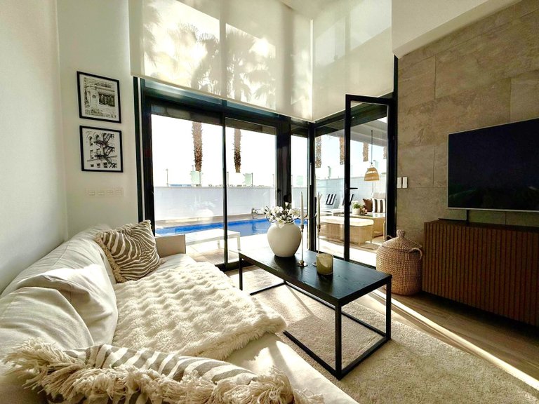 Villa for Sale in Cabo Roig, Alicante 8