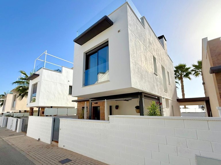 Villa for Sale in Cabo Roig, Alicante 19
