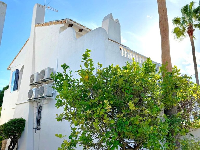 Villa for Sale in Villamartin, Alicante 29