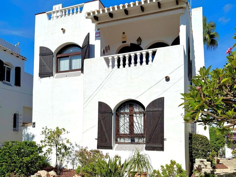 Villa for Sale in Villamartin, Alicante 2