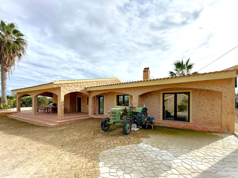 Villa for Sale in San Miguel De Salinas, Alicante 1