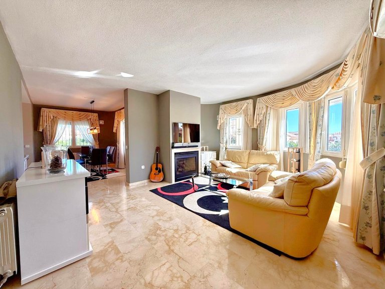 Villa for Sale in Villamartin, Alicante 7