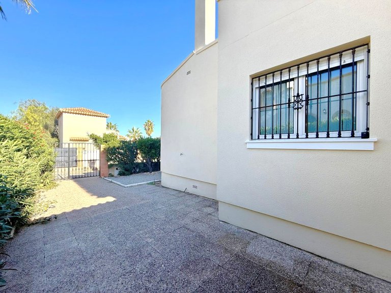Villa for Sale in Villamartin, Alicante 4