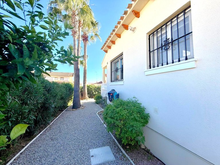 Villa for Sale in Villamartin, Alicante 3