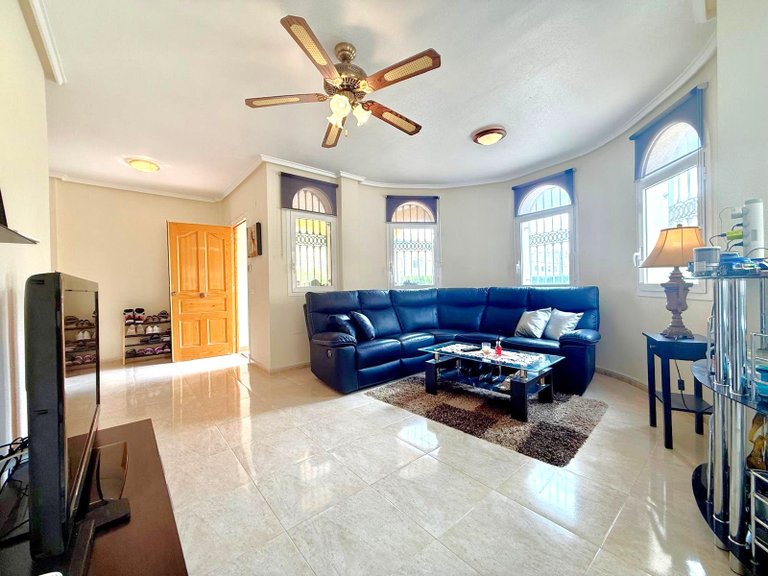 Villa for Sale in Villamartin, Alicante 9