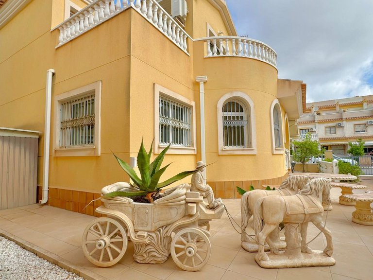 Villa for Sale in Villamartin, Alicante 22
