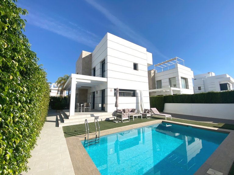 Villa for Sale in Doña Pepa, Ciudad Quesada, Alicante 1