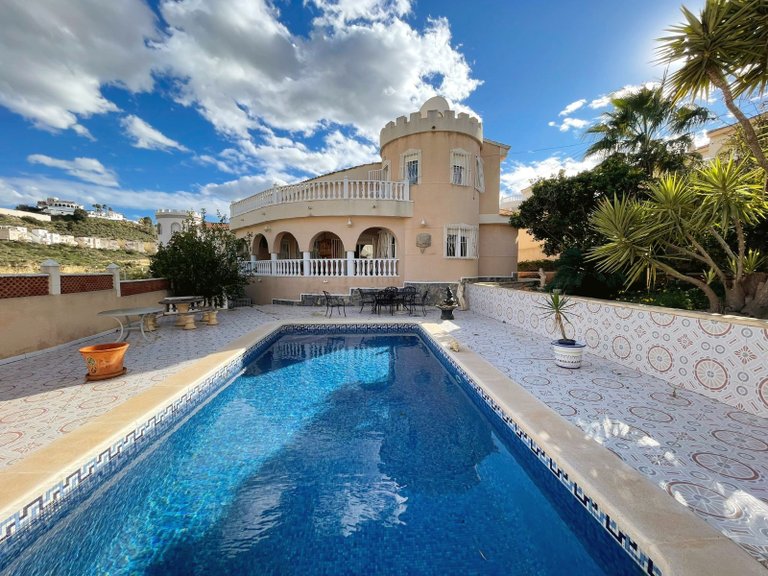 Villa for Sale in Ciudad Quesada/rojales, Alicante 1