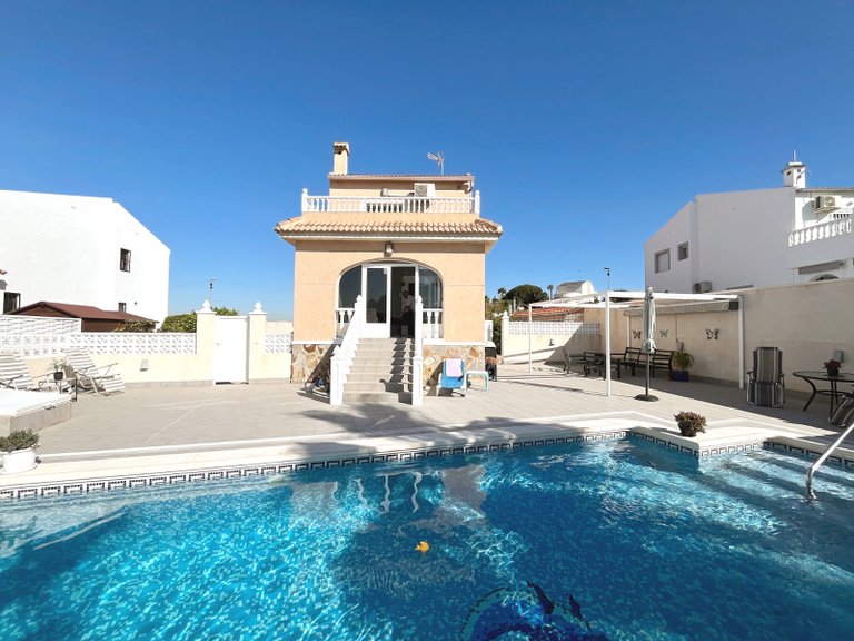 Villa for Sale in Monte Azul, Benijófar, Alicante 1