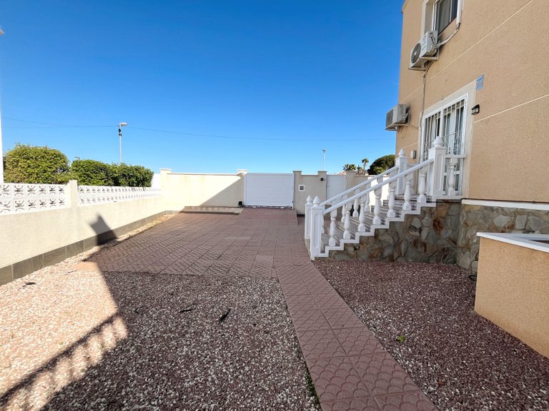 Villa for Sale in Monte Azul, Benijófar, Alicante 37