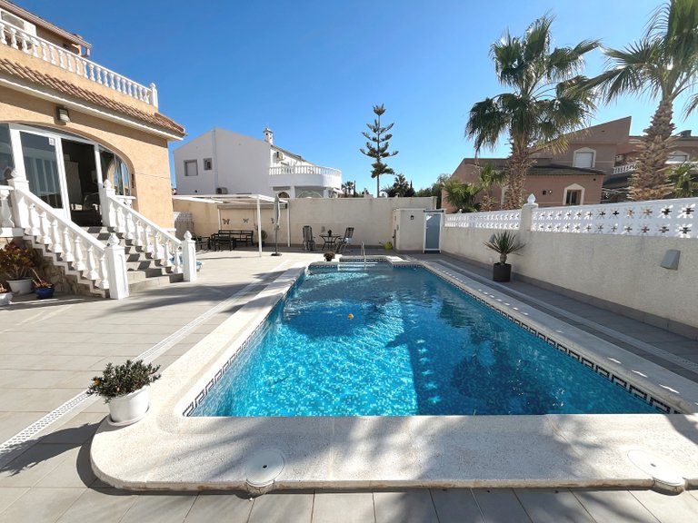 Villa for Sale in Monte Azul, Benijófar, Alicante 4