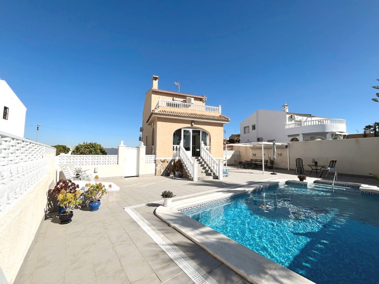 Villa for Sale in Monte Azul, Benijófar, Alicante 2