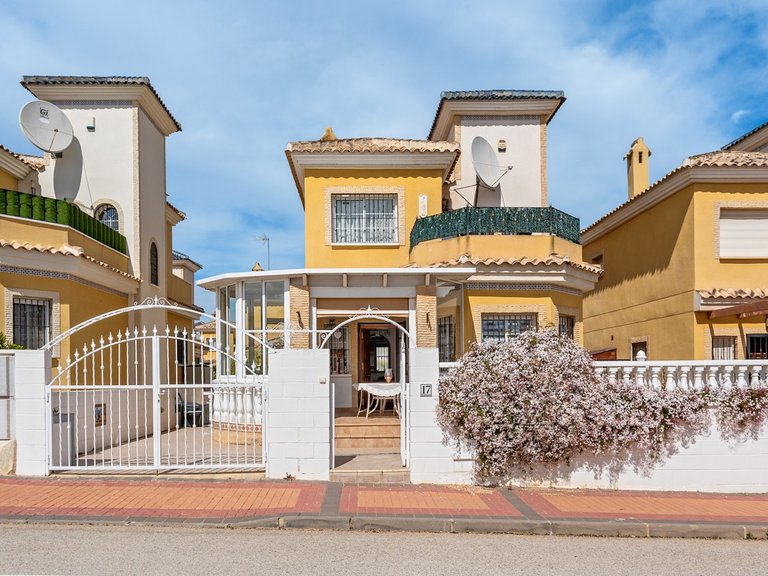 Villa for Sale in Algorfa, Alicante 1