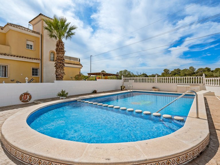 Villa for Sale in Algorfa, Alicante 32