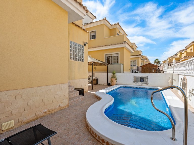Villa for Sale in Algorfa, Alicante 28