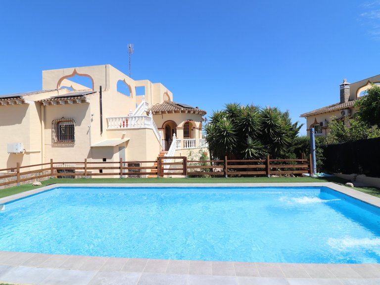 Villa for Sale in Lomas de La Juliana, Algorfa, Alicante 1