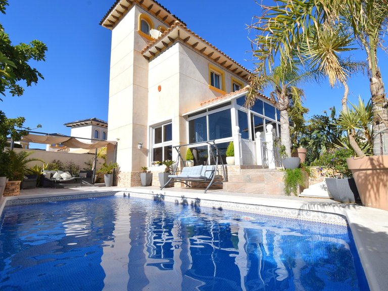 Villa for Sale in Playa Flamenca, Orihuela Costa, Alicante 1
