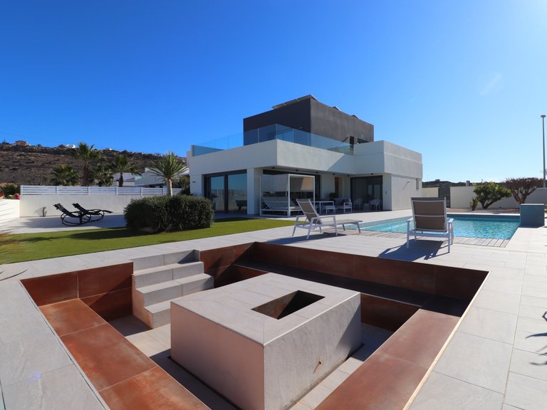 Villa for Sale in Costa Blanca Benimar, Alicante 1