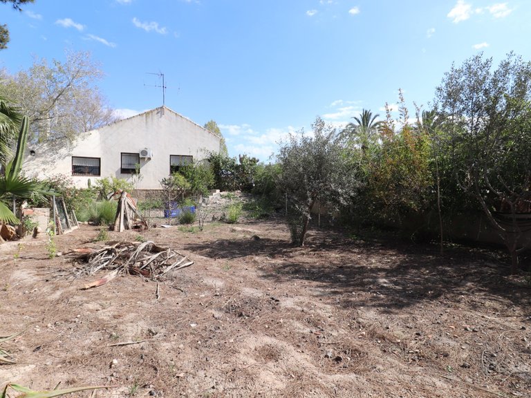 Villa for Sale in Heredades - Village, Heredades, Alicante 35
