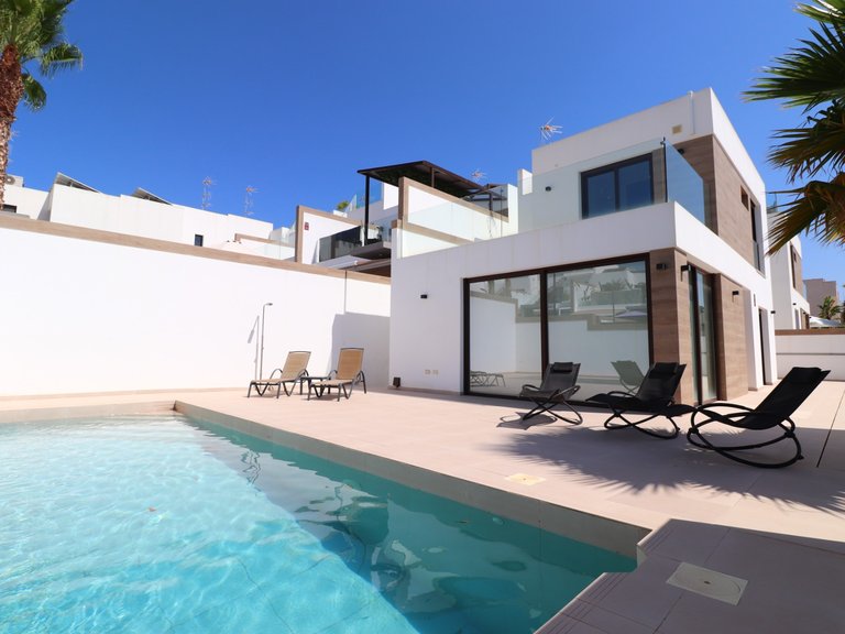 Villa for Sale in Benijofar - Village, Benijofar, Alicante 13