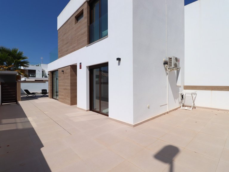 Villa for Sale in Benijofar - Village, Benijofar, Alicante 17