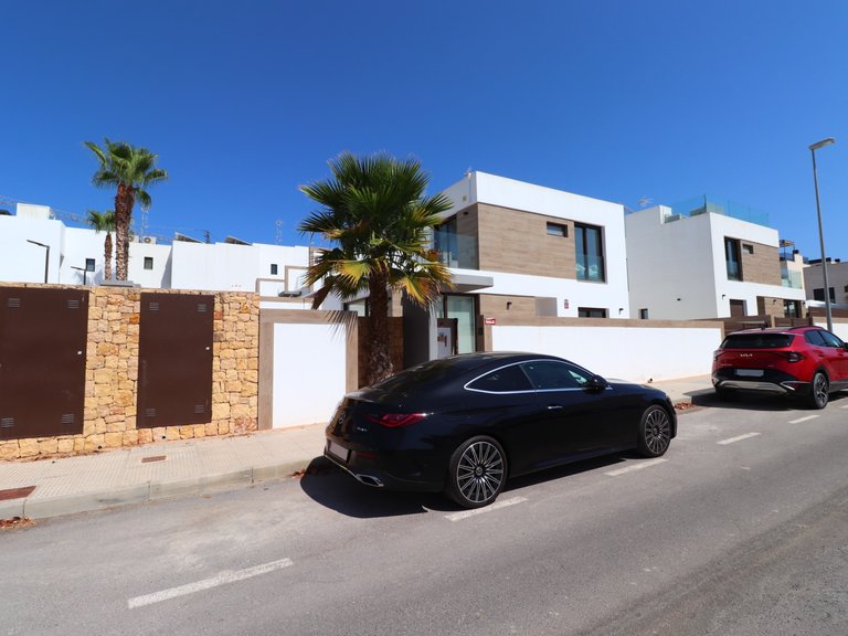 Villa for Sale in Benijofar - Village, Benijofar, Alicante 4