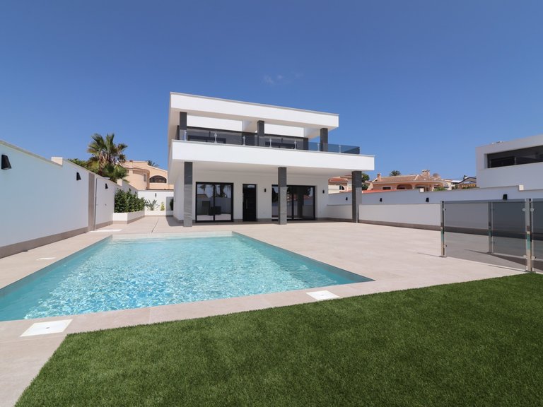 Villa for Sale in Ciudad Quesada - Town, Ciudad Quesada, Alicante 1