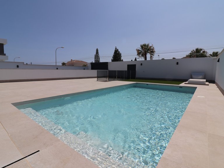 Villa for Sale in Ciudad Quesada - Town, Ciudad Quesada, Alicante 2