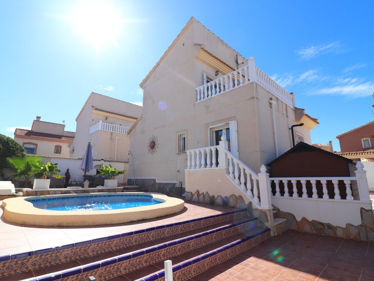 Villa for Sale in Benijófar, Alicante 1