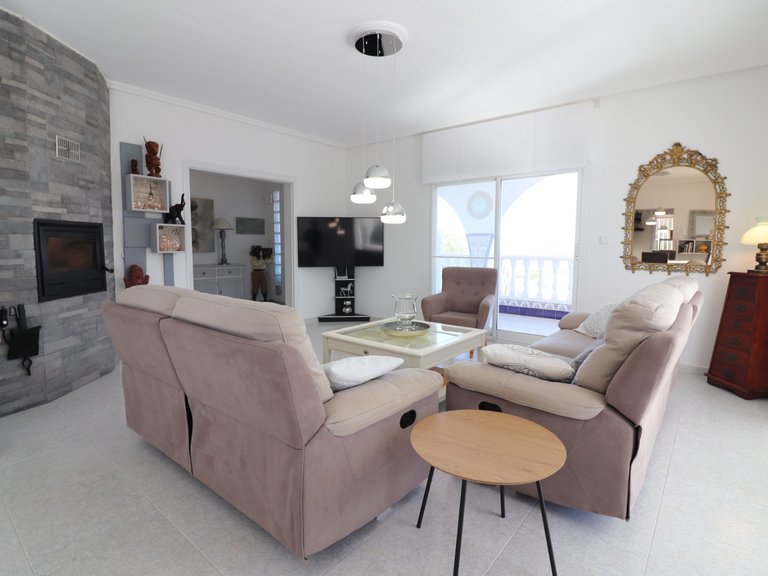 Villa for Sale in Lomas de La Juliana, Algorfa, Alicante 9