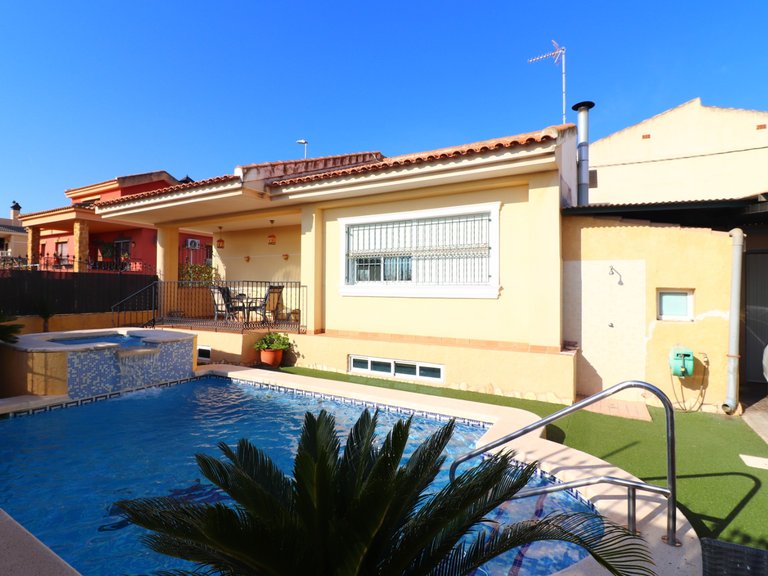 Villa for Sale in El Saladar, Almoradi, Alicante 1