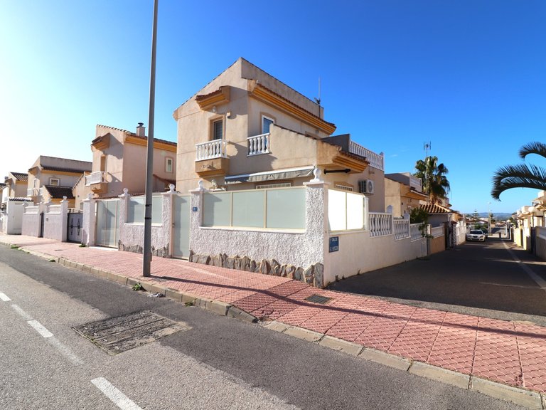 Villa for Sale in Ciudad Quesada - Town, Ciudad Quesada, Alicante 1