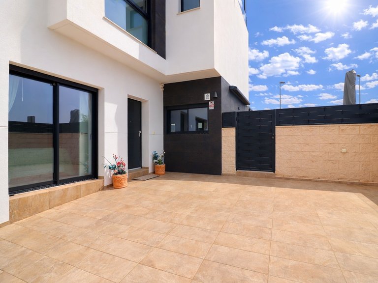 Villa for Sale in Benijofar - Village, Benijófar, Alicante 5