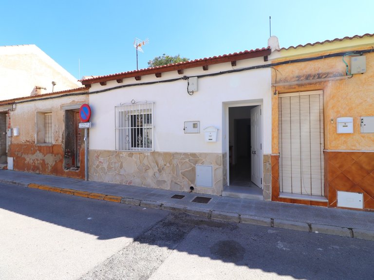 Villa for Sale in Benijofar - Village, Benijófar, Alicante 1