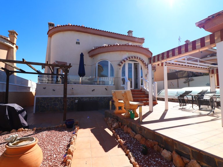 Villa for Sale in Benimar II, Benimar, Alicante 1