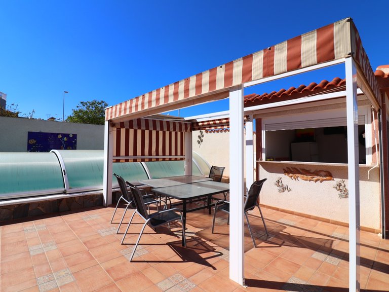 Villa for Sale in Benimar II, Benimar, Alicante 32