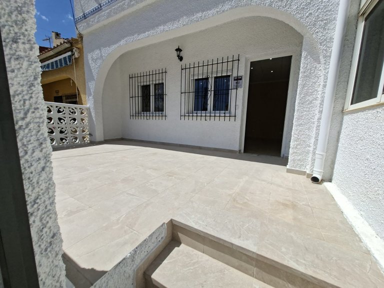 Town House for Sale in La Marina - Urbanization, La Marina, Alicante 2