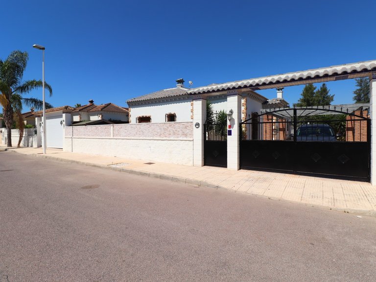Villa for Sale in Costa Blanca Formentera Del Segura, Alicante 38