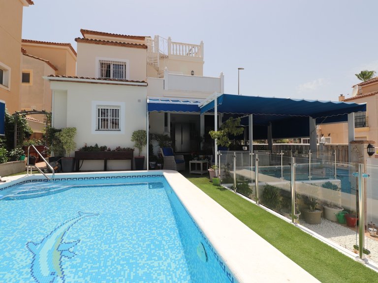 Villa for Sale in Inland Algorfa, Alicante 1
