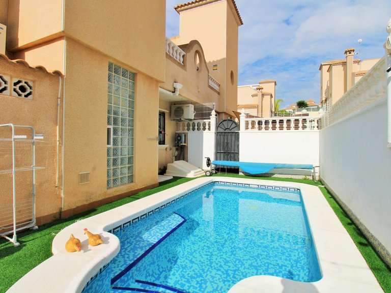 Town House for Sale in Villamartin, Alicante 29