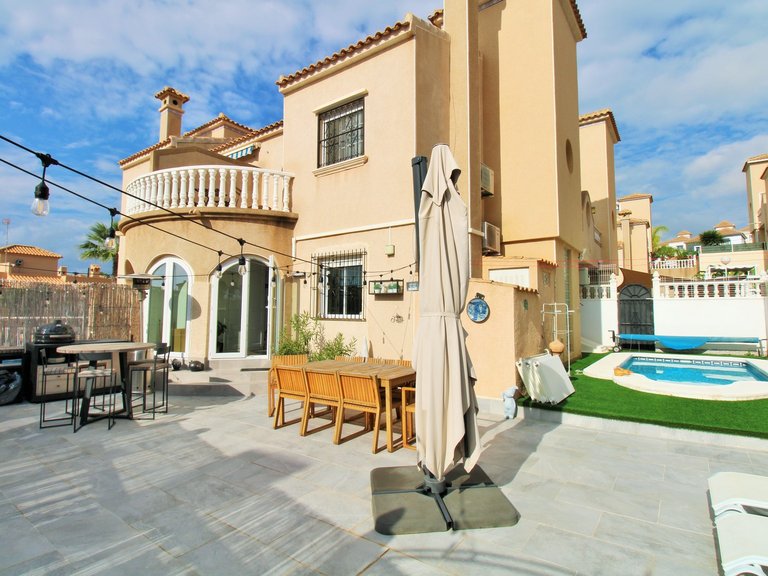 Town House for Sale in Villamartin, Alicante 30