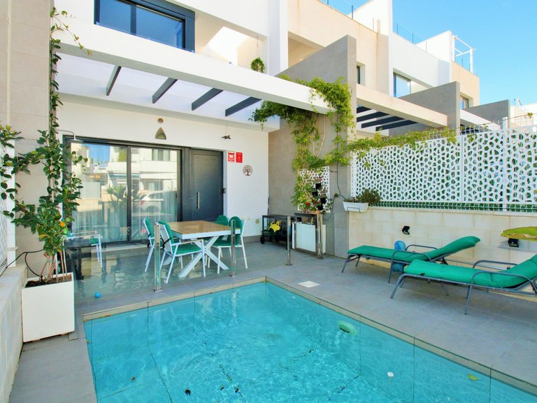 Town House for Sale in Villamartin, Alicante 2